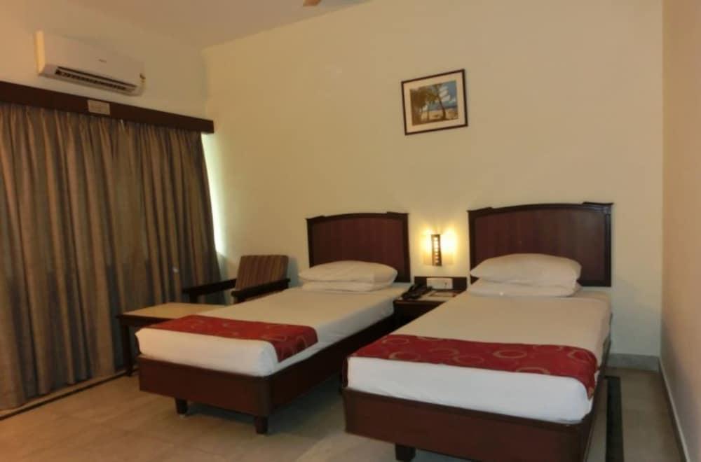 Hotel Thulashi Park Chennai Zewnętrze zdjęcie