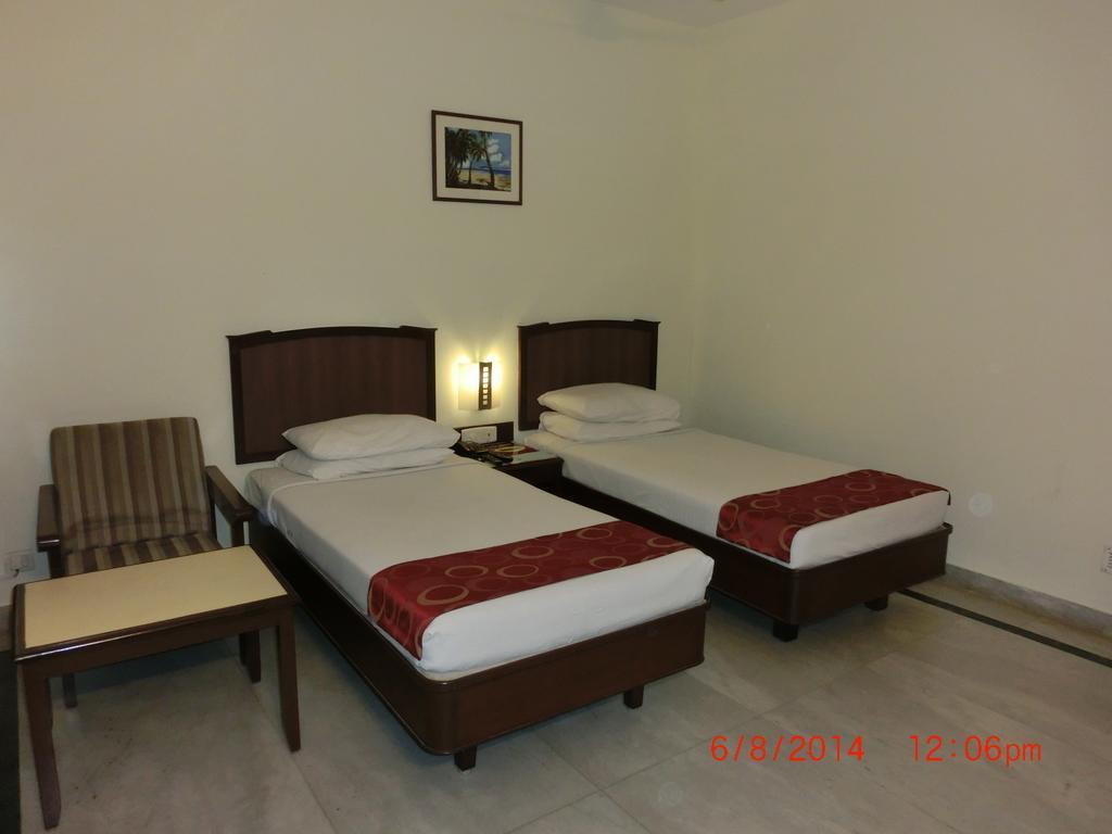 Hotel Thulashi Park Chennai Zewnętrze zdjęcie