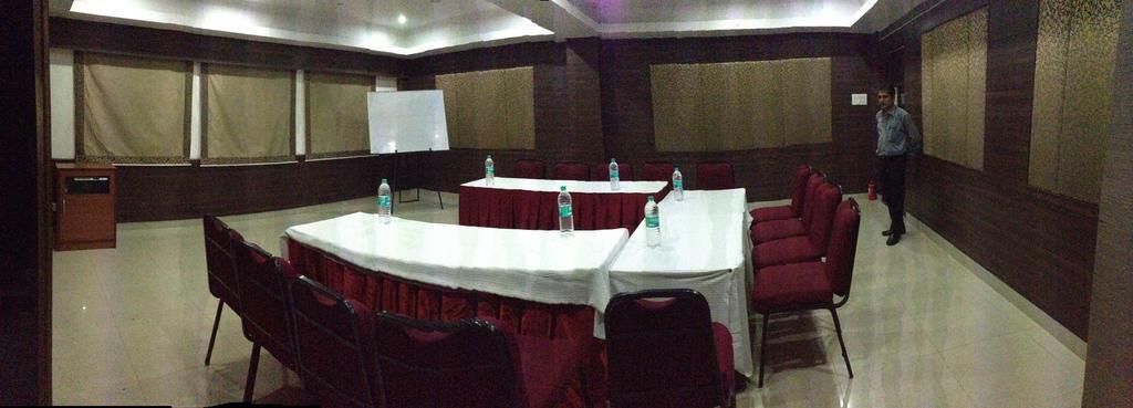 Hotel Thulashi Park Chennai Zewnętrze zdjęcie