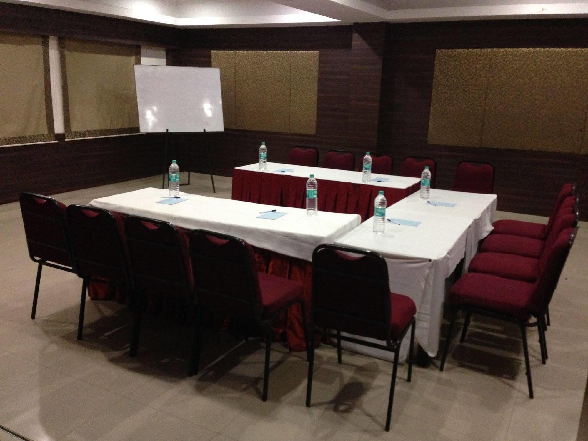 Hotel Thulashi Park Chennai Zewnętrze zdjęcie